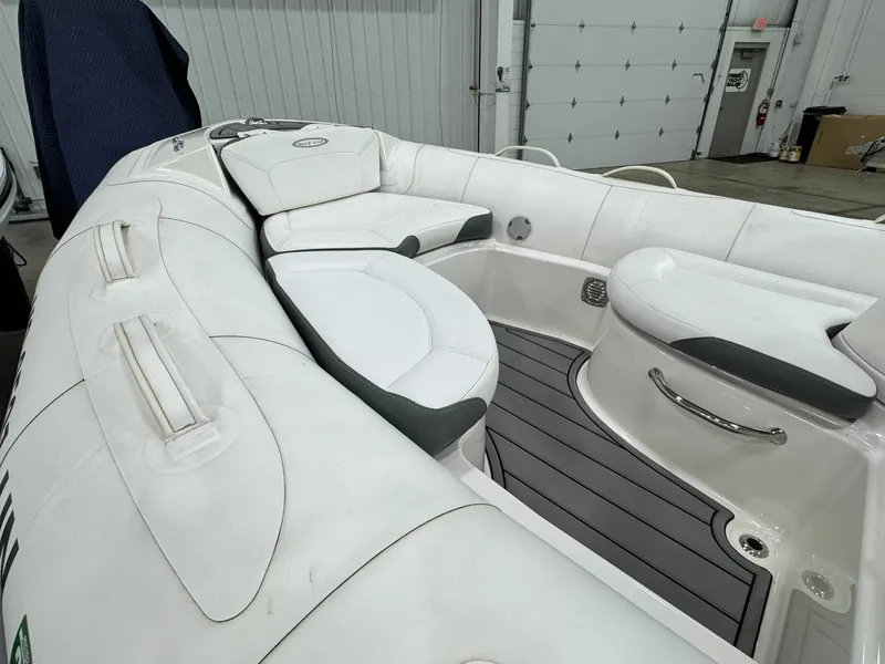 Slide: The Image of Zodiac Yachtline 440 DL NEO 2021 - 6114720
