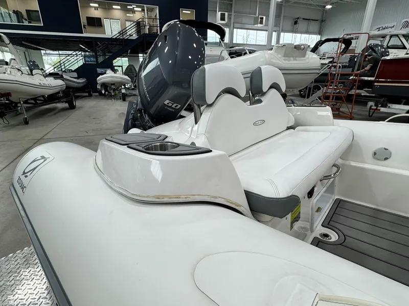 Slide: The Image of Zodiac Yachtline 440 DL NEO 2021 - 6114709
