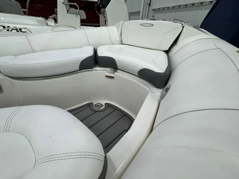 Slide: The Image of Zodiac Yachtline 440 DL NEO 2021 - 6114710