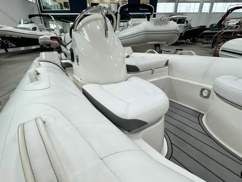Slide: The Image of Zodiac Yachtline 440 DL NEO 2021 - 6114711