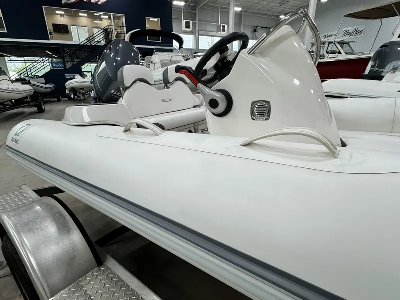 Slide: The Image of Zodiac Yachtline 440 DL NEO 2021 - 6114712