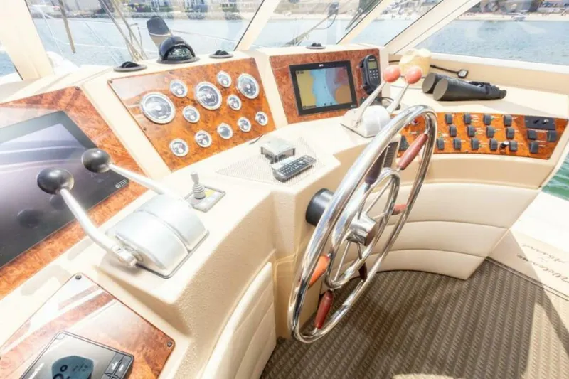Slide: The Image of Meridian 490 Pilothouse 2004 - 7382703