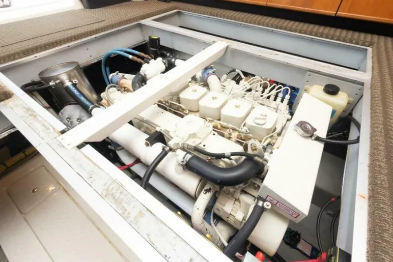 Slide: The Image of Meridian 490 Pilothouse 2004 - 7382712