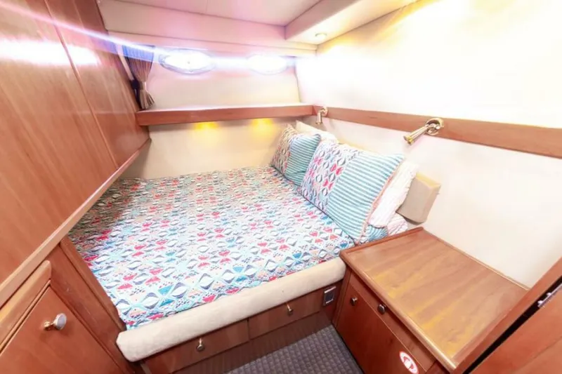 Slide: The Image of Meridian 490 Pilothouse 2004 - 7382710