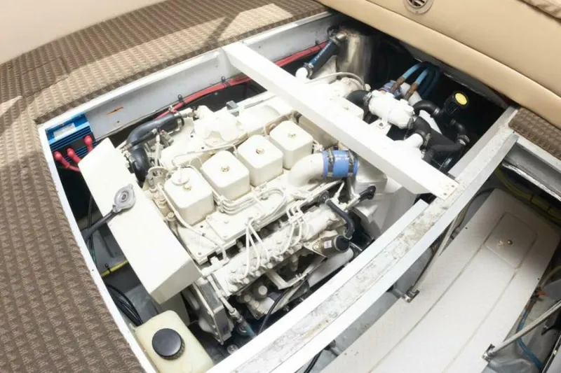 Slide: The Image of Meridian 490 Pilothouse 2004 - 7382713