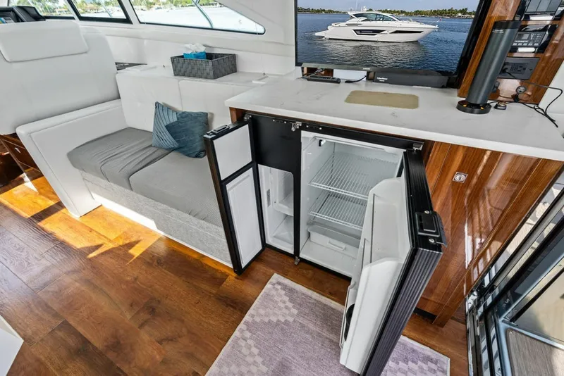 Slide: The Image of Cruisers 46 CANTIUS 2022 - 6115156