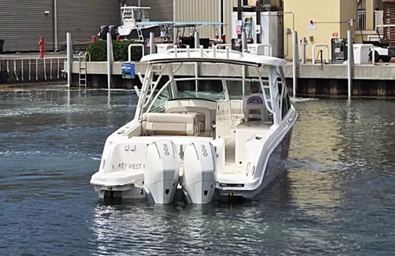 Slide: The Image of Boston Whaler 320 Vantage 2022 - 6115509