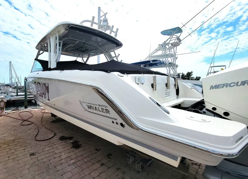 Slide: The Image of Boston Whaler 320 Vantage 2022 - 6115513