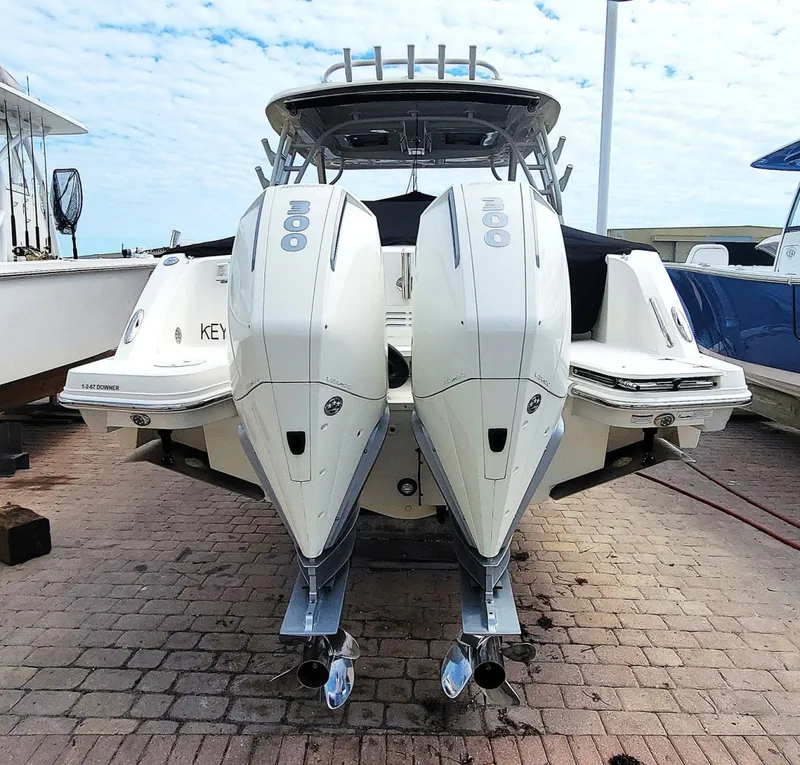 Slide: The Image of Boston Whaler 320 Vantage 2022 - 6115518