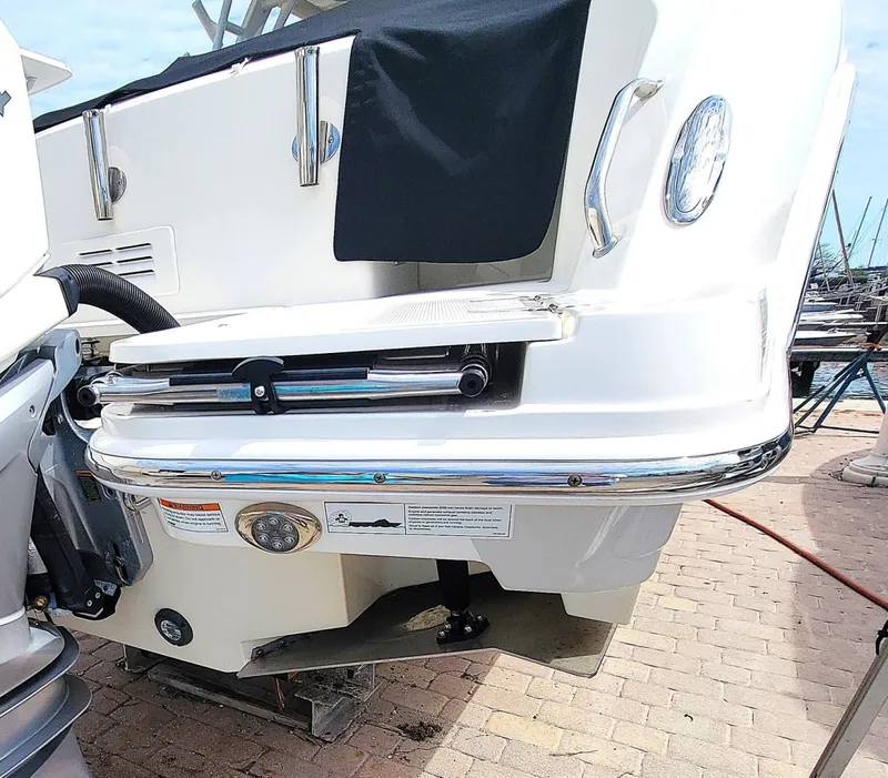 Slide: The Image of Boston Whaler 320 Vantage 2022 - 6115520