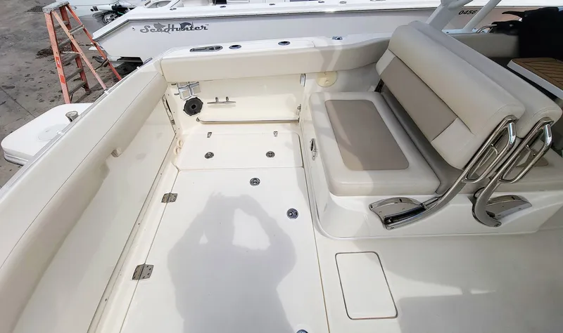 Slide: The Image of Boston Whaler 320 Vantage 2022 - 6115524