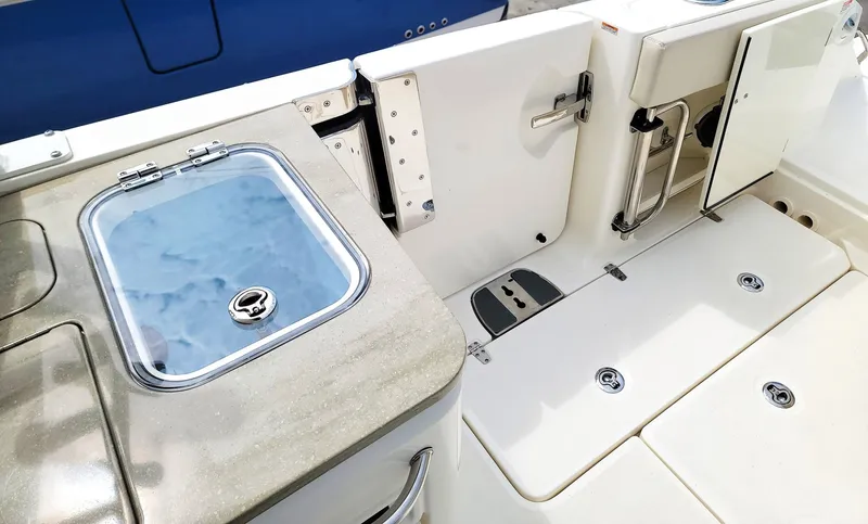 Slide: The Image of Boston Whaler 320 Vantage 2022 - 6115528
