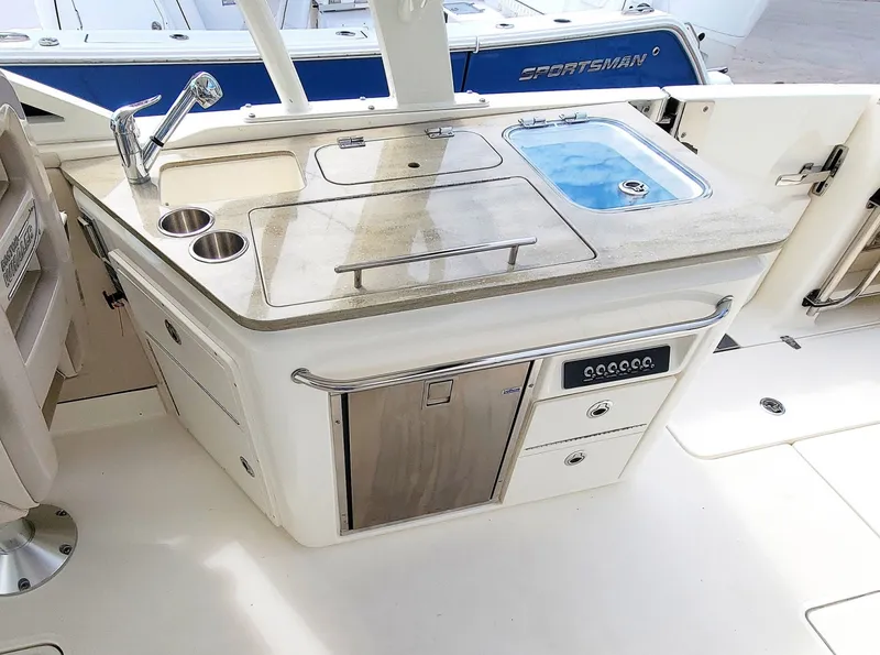 Slide: The Image of Boston Whaler 320 Vantage 2022 - 6115529