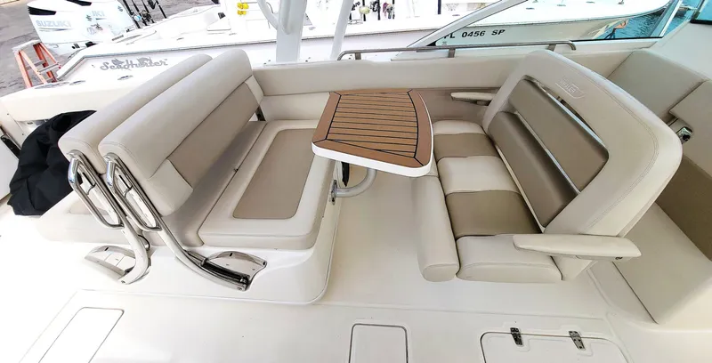 Slide: The Image of Boston Whaler 320 Vantage 2022 - 6115532