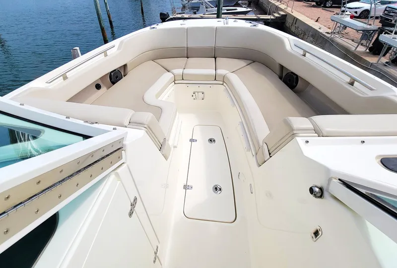 Slide: The Image of Boston Whaler 320 Vantage 2022 - 6115543