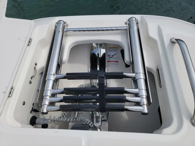 Slide: The Image of Boston Whaler 320 Vantage 2022 - 6115547