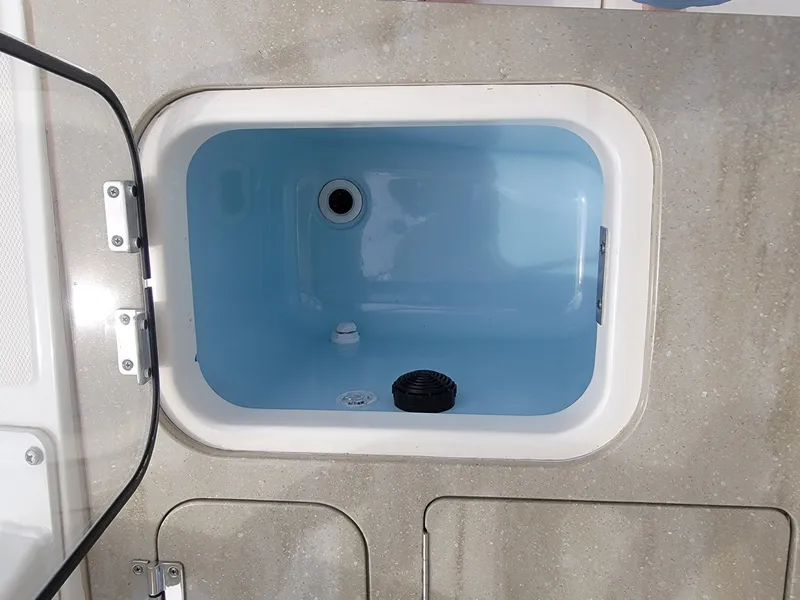 Slide: The Image of Boston Whaler 320 Vantage 2022 - 6115549
