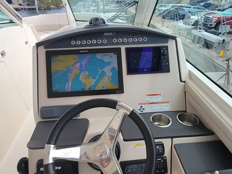 Slide: The Image of Boston Whaler 320 Vantage 2022 - 6115553