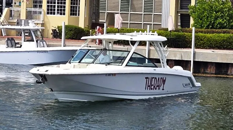 Slide: The Image of Boston Whaler 320 Vantage 2022 - 6115498