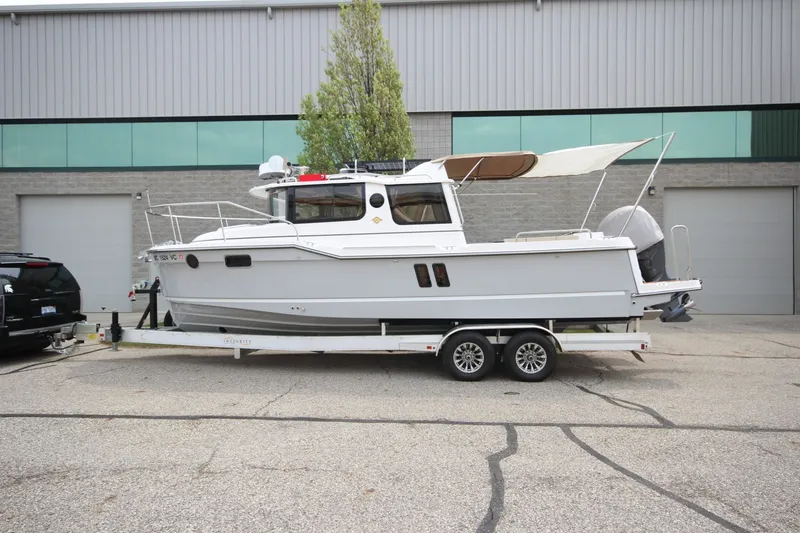 The Image of Ranger Tug R-25 w/Custom Trailer 2025 - undefined