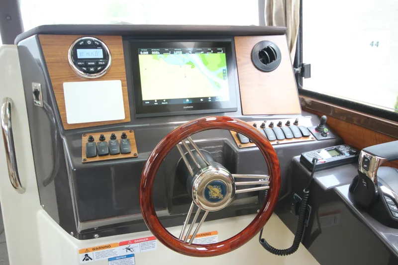 Slide: The Image of Ranger Tug R-25 w/Custom Trailer 2025 - 6116643