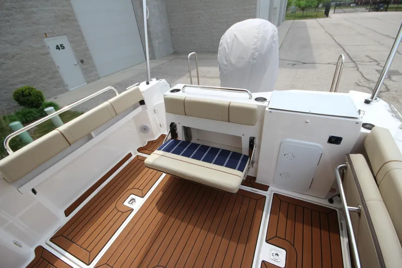 Slide: The Image of Ranger Tug R-25 w/Custom Trailer 2025 - 6116608