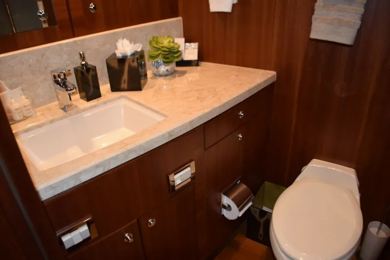 Slide: The Image of Twin Stateroom Head - 6832602