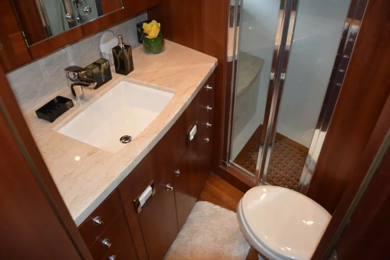 Slide: The Image of Fwd Stateroom Head - 6832601