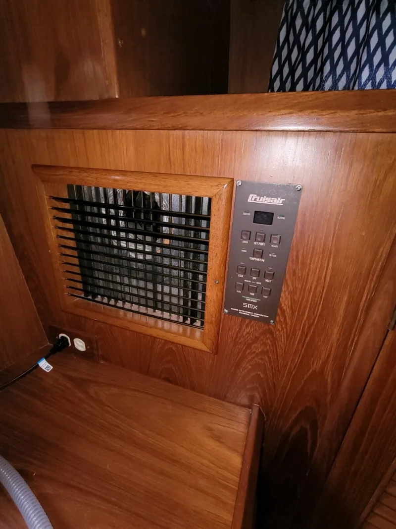 Slide: The Image of DeFever Offshore Cruiser 1990 - 6158508