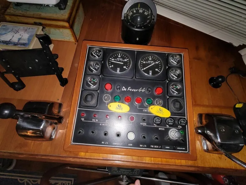 Slide: The Image of DeFever Offshore Cruiser 1990 - 6158502
