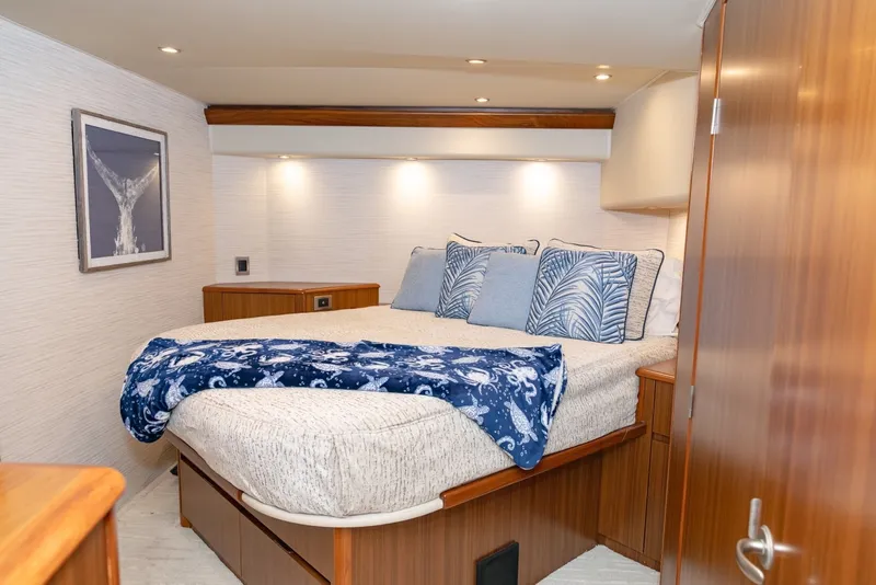 Slide: The Image of Viking 60 DEBS JEM - Master Stateroom 2008 Viking 60 Convertible DEBS JEM - 6135955