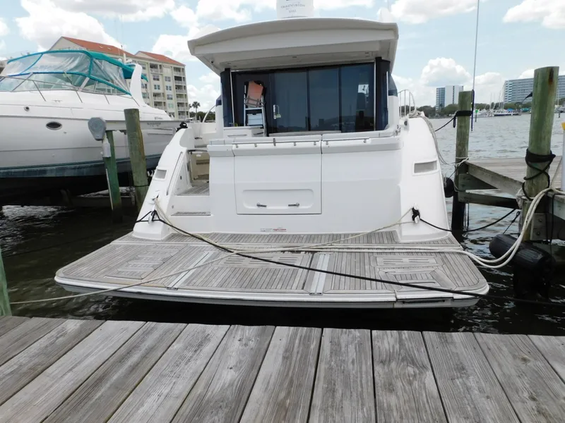 Slide: The Image of Sea Ray 550L 2019 - 6135442