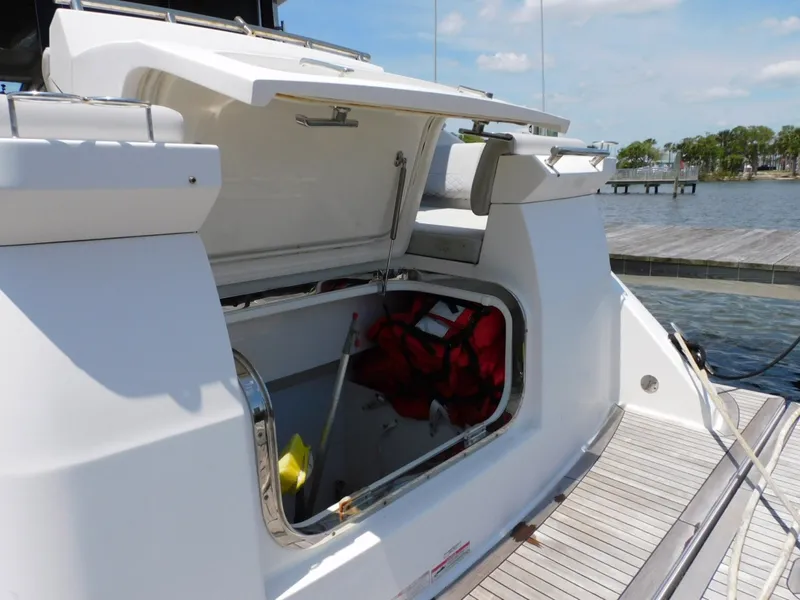 Slide: The Image of Sea Ray 550L 2019 - 6135464