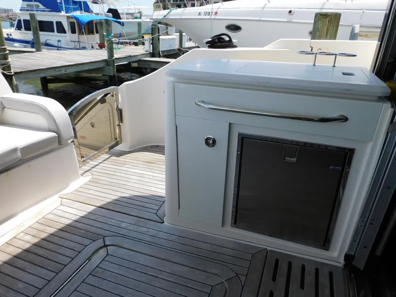 Slide: The Image of Sea Ray 550L 2019 - 6135467