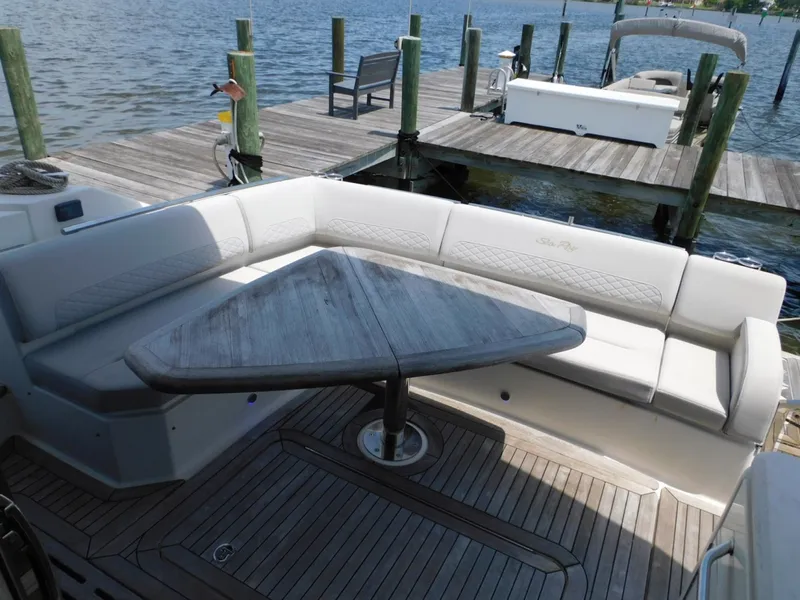 Slide: The Image of Sea Ray 550L 2019 - 6135468
