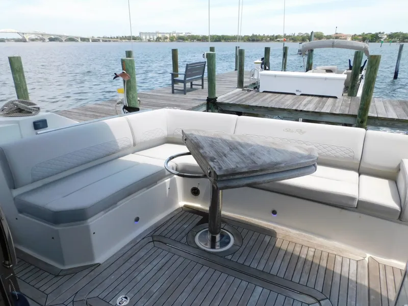 Slide: The Image of Sea Ray 550L 2019 - 6135469