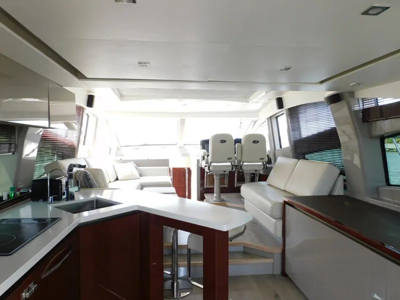 Slide: The Image of Sea Ray 550L 2019 - 6135498