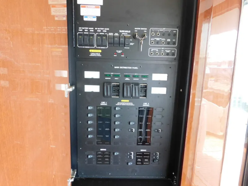 Slide: The Image of Sea Ray 550L 2019 - 6135500