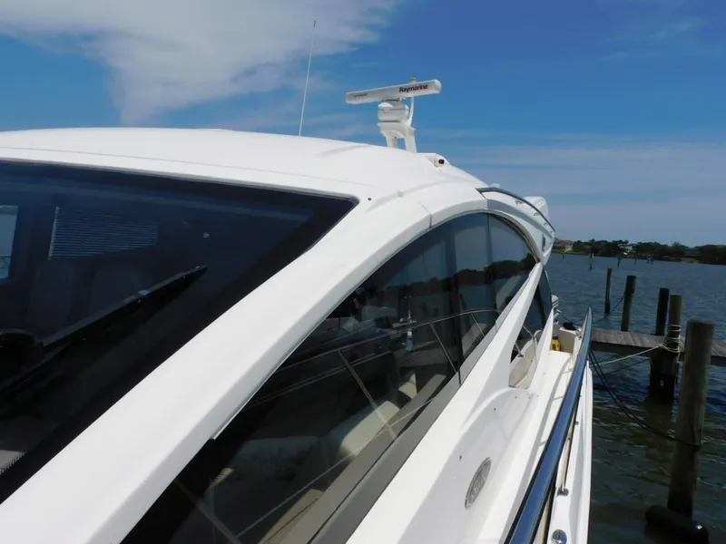 Slide: The Image of Sea Ray 550L 2019 - 6135452
