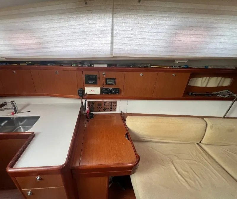 Slide: The Image of Beneteau Oceanis 40 2011 - 6136064