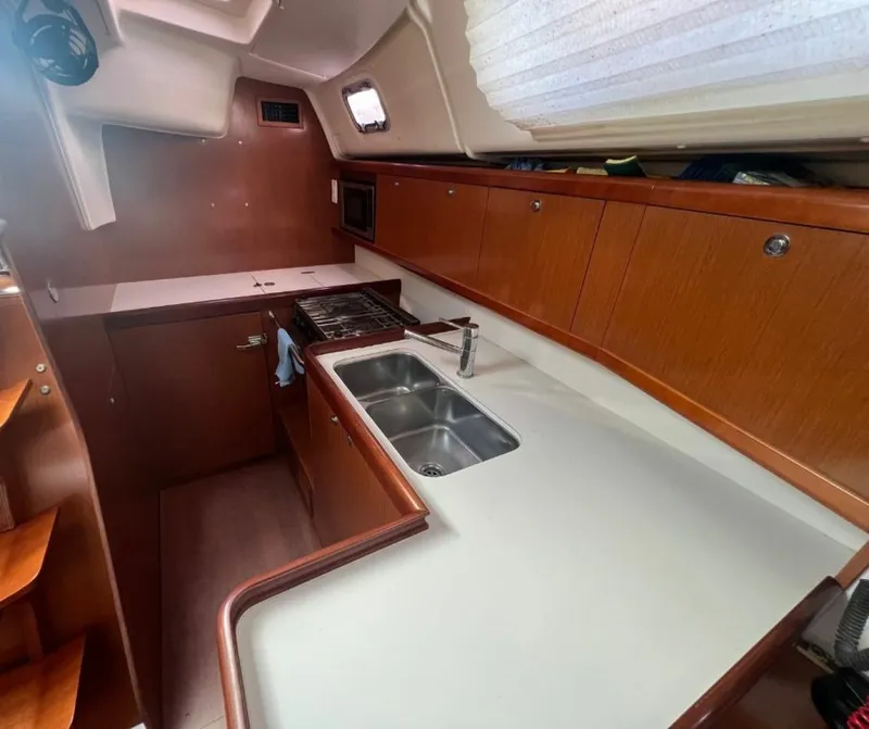 Slide: The Image of Beneteau Oceanis 40 2011 - 6136069