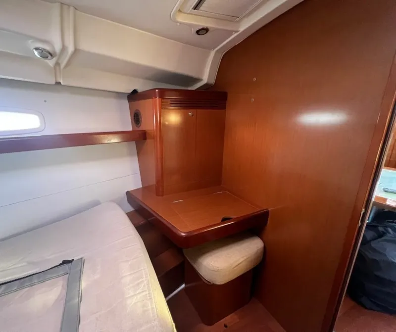 Slide: The Image of Beneteau Oceanis 40 2011 - 6136071