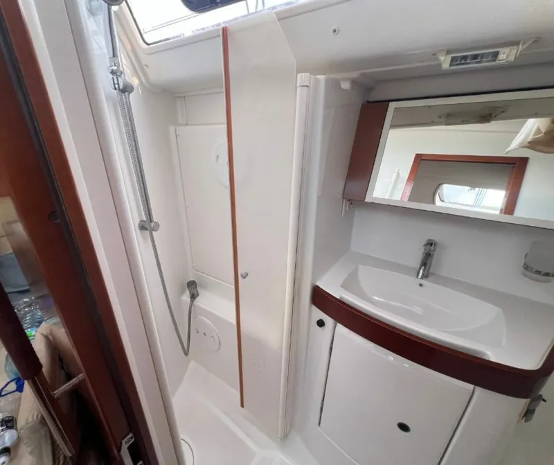 Slide: The Image of Beneteau Oceanis 40 2011 - 6136065