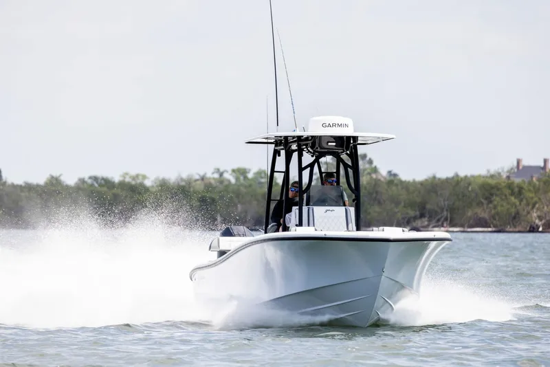 The Image of Yellowfin 26 Hybrid  Yellowfin 26 Hybrid Cruising! - 6136276