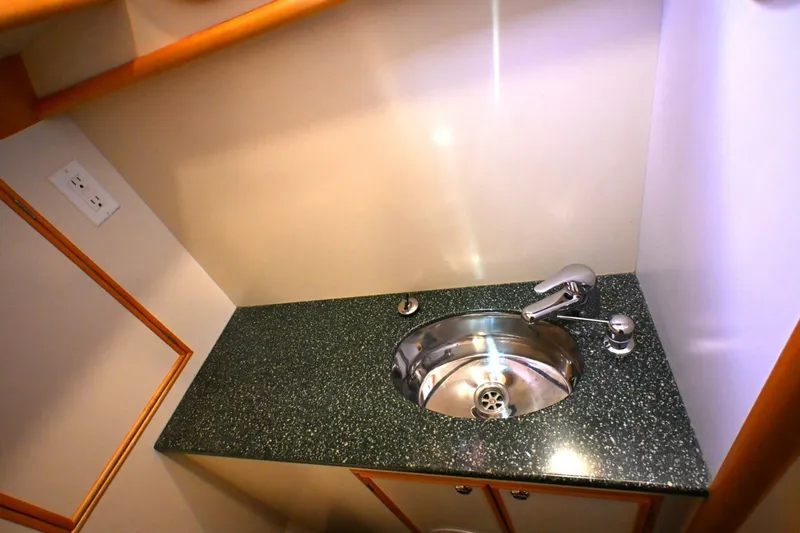 Slide: The Image of Waterline Yachts Inc 50 2006 - 6136161