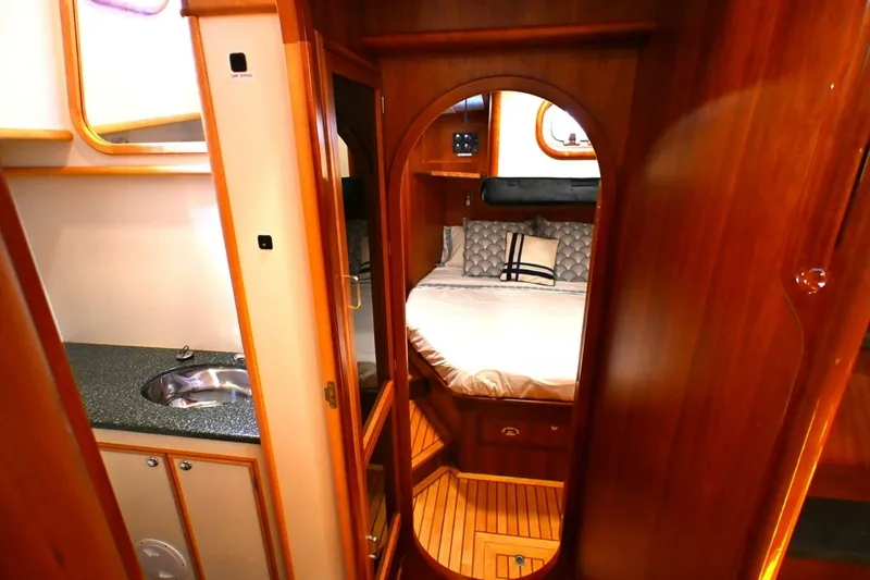 Slide: The Image of Waterline Yachts Inc 50 2006 - 6136162