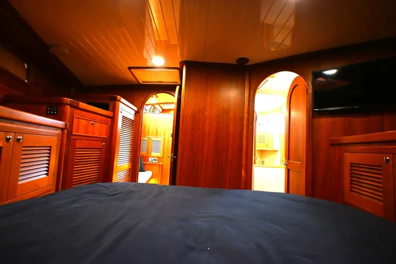 Slide: The Image of Waterline Yachts Inc 50 2006 - 6136175