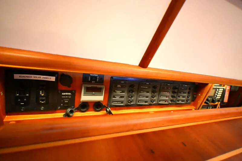 Slide: The Image of Waterline Yachts Inc 50 2006 - 6136191