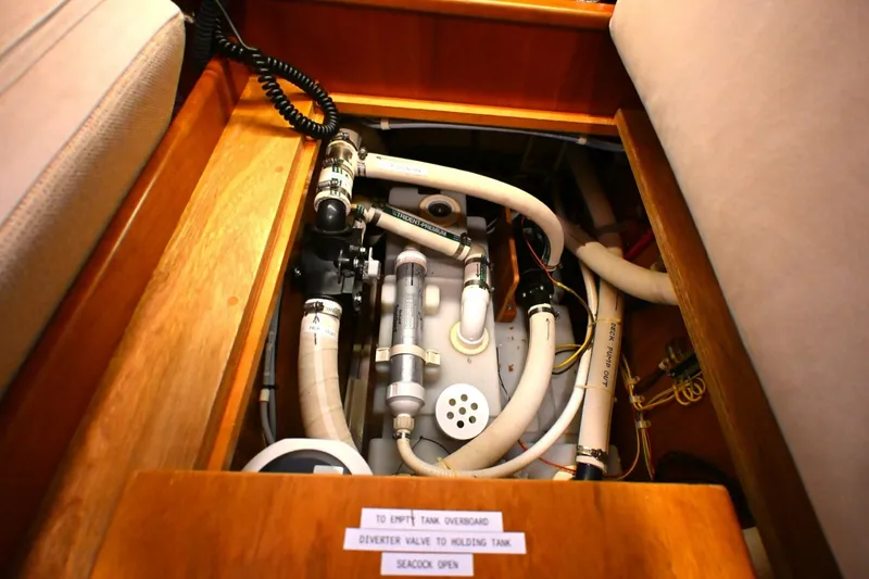 Slide: The Image of Waterline Yachts Inc 50 2006 - 6136193