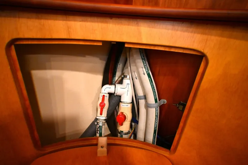 Slide: The Image of Waterline Yachts Inc 50 2006 - 6136202